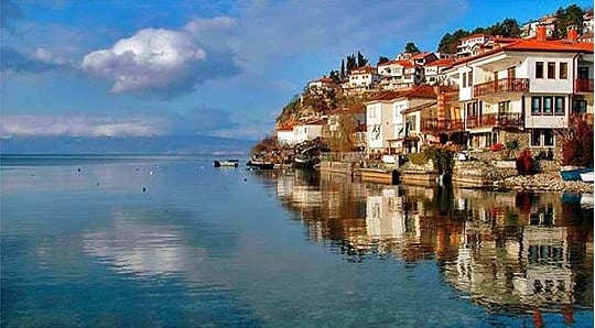 Затворија големите хотели покрај Охридското езеро
