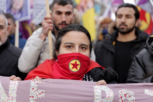 Илјадници Курди протестираа во Париз