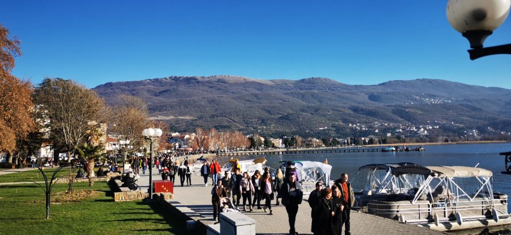 Сончевиот Божиќ го раздвижи Охрид