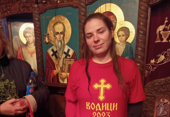 Ели Апостоловска, единствена девојка која скокна по крстот во Вардар, илјадници верници на Водици во Охрид, масовно и во Скопје