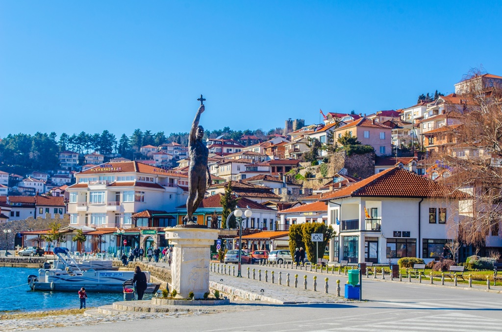 Охридските хотели кубурат со кадар: Келнери и готвачи нема ни за лек