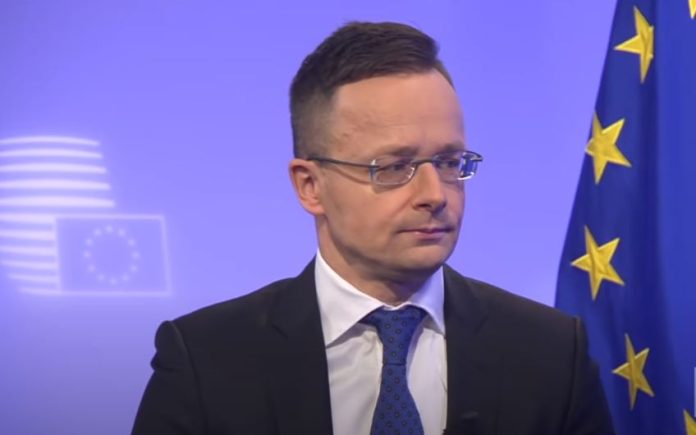 Сијарто: Унгарија ќе продолжи да ја блокира помошта за Украина