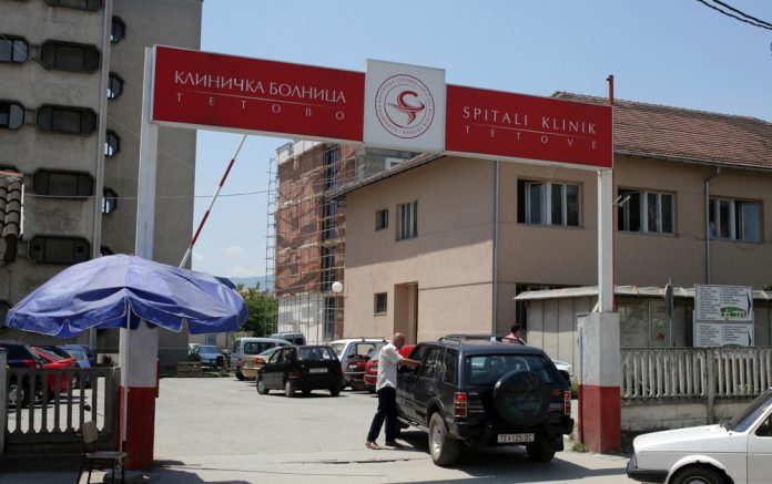 Петнаесет месеци затвор за анестезиологот од Тетово што објави снимки од пациентки на „Тик Ток“