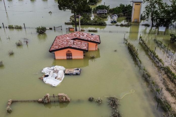 Бројот жртви во поплавите во Италија се зголеми на 14