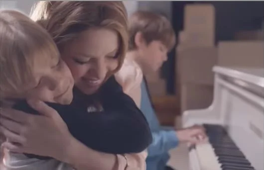 Шакира објави нова песна, звезди на видеоспотот се нејзините синови