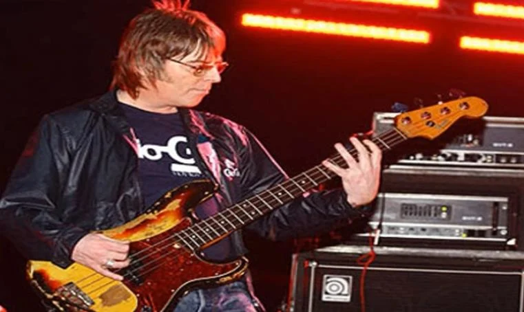 Басистот на „Смитс“, Енди Рурк почина на 59 години