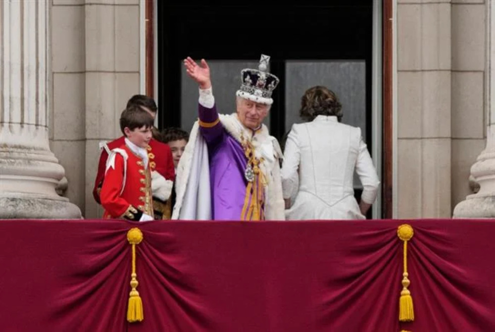Чарлс и Елизабета имаа различни церемонии за крунисување