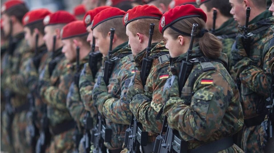 Се повеќе земји во Европа го враќаат задолжителниот воен рок
