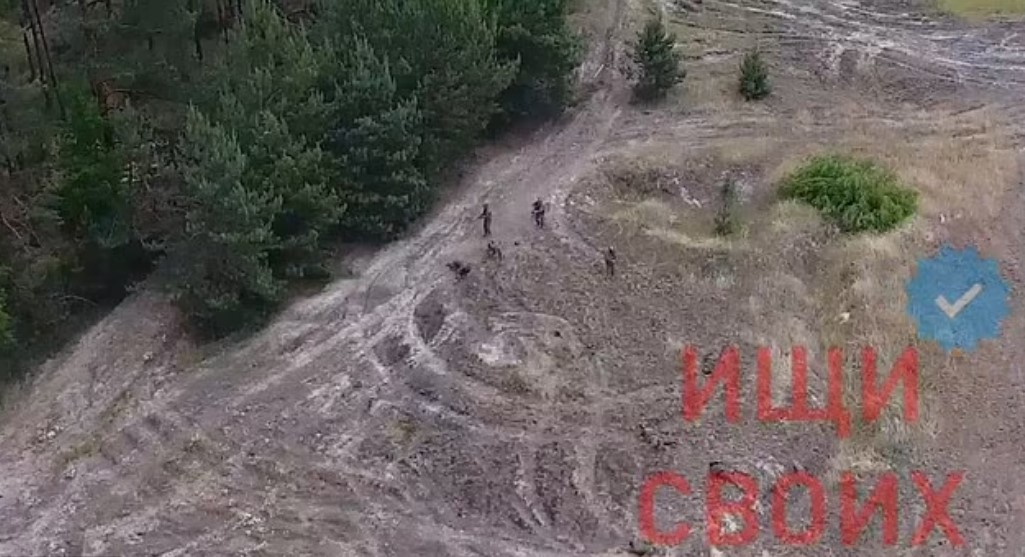 Шокантно видео: Руски војници ги убиваат колегите кои бегаат од бојното поле?