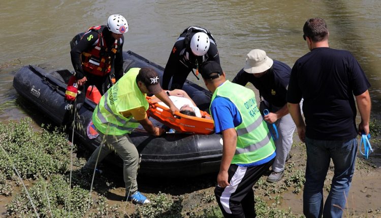 Возило излета во реката Лепенец, едно лице спасено, голема спасувачка акција по сопатниците