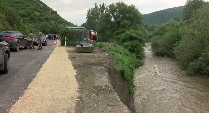 Куќен притвор и одземање на пасошот на скопјанецот кој ја предизвика сообраќајната несреќа кај Блацe