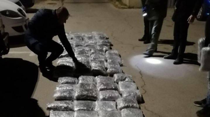 Кокаин вреден 10 милиони евра запленет во заедничка акција на македонската и грчката полиција