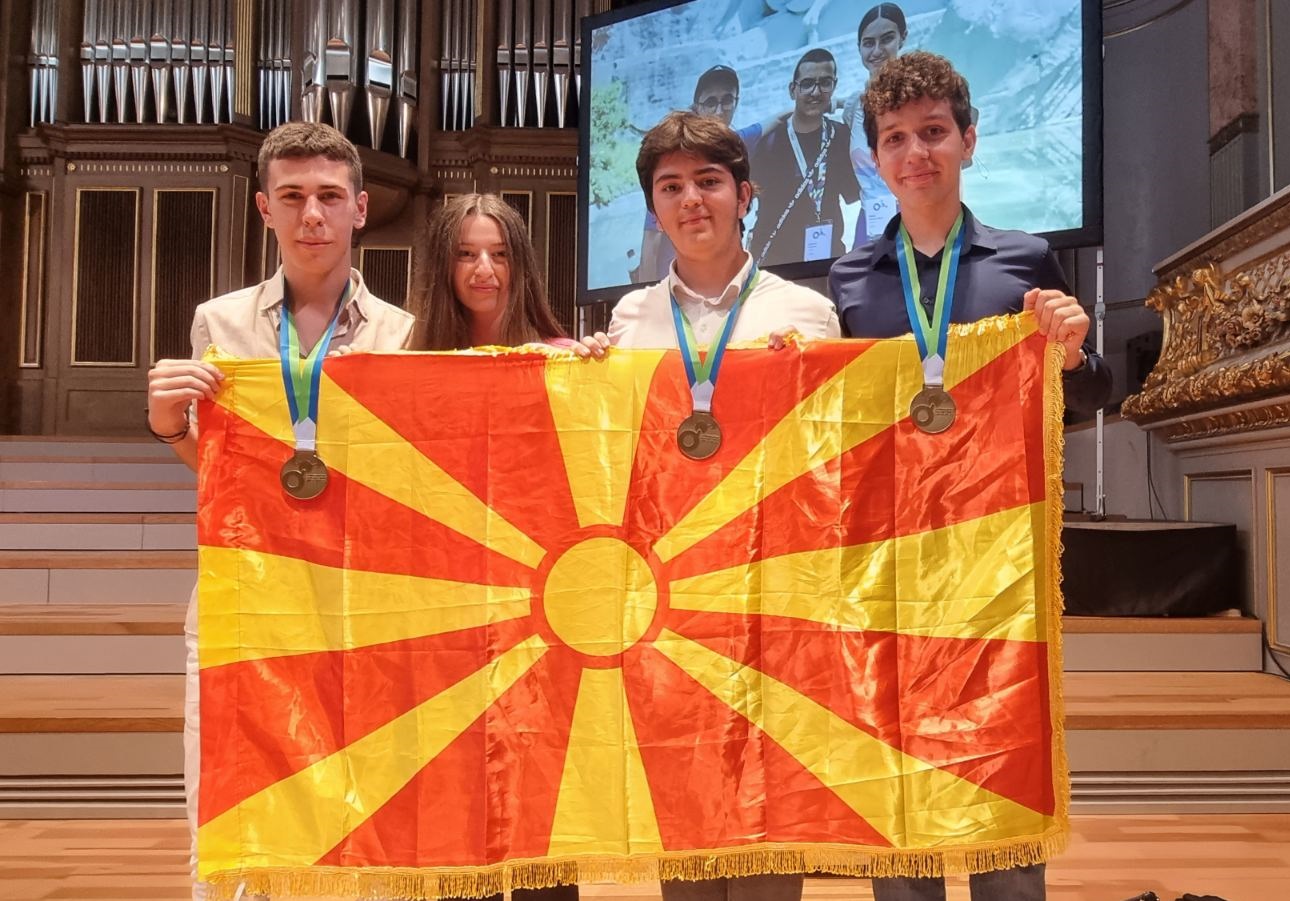 Македонските средношколци освоија три бронзи и пофалница на Меѓународната олимпијада по хемија