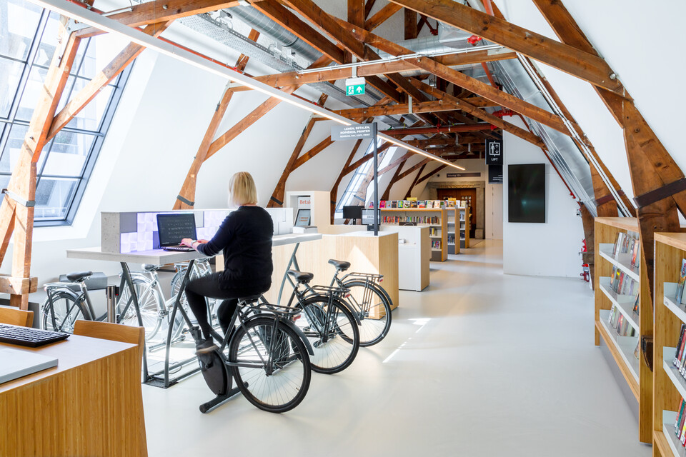 Во Холандија отворена библиотека во која може да се вози велосипед