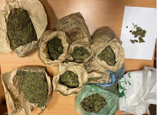 Приведени дилери на дрога во Валандово, пронајдени марихуана и муниција