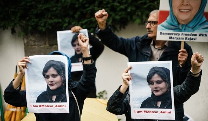 Повторно хајка врз жените од иранската полиција за морал