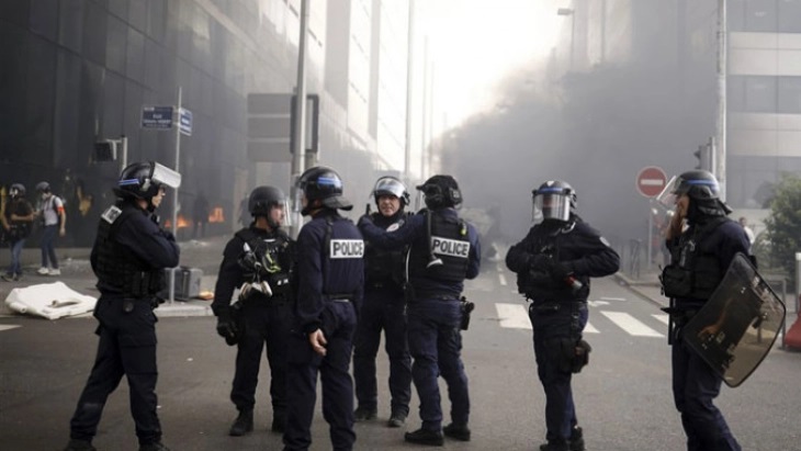 Протестите ја чинат Франција 650 милиони евра