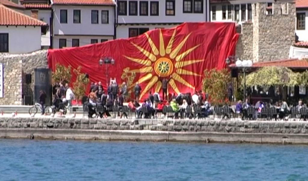 Шеснаесетзрачното сонце е дел од македонскиот вековен идентитет, Продолжи судењето на адвокатот Менкиноски за поставувањето на сонцето од Кутлеш, од МВР не се појавија