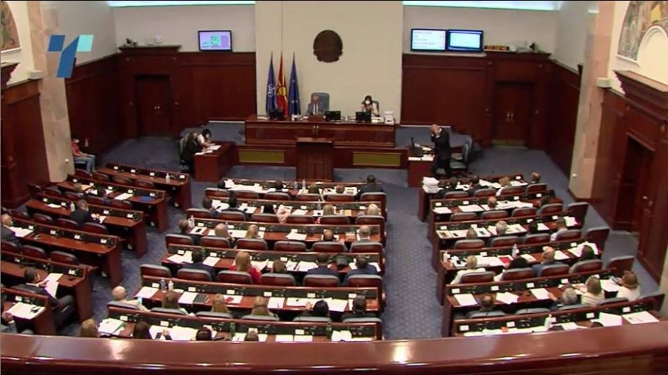 Опозицијата со 47 гласа против се спротивстави на уставните измени – Силјановска порача дека Камбаните бијат за Македонија