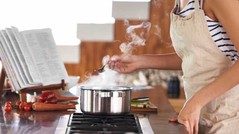 Како да се решите од непријатните мириси по готвењето