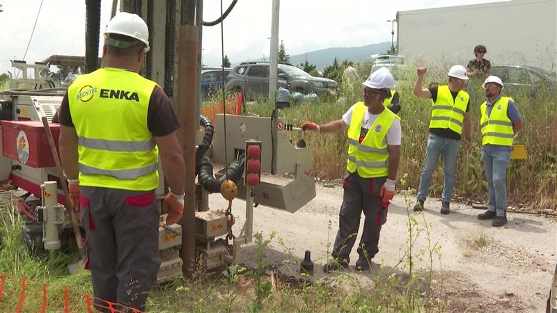 Македонски компании инсистираат тие да го градат кампот на Бехтел и Енка