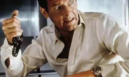 Колекција од 20 „Џејмс Бонд“ часовници на Роџер Мур продадени за 93.000 долари