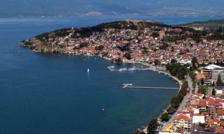 Кабастиот отпад во Охрид се фрла насекаде, во езеро, на Галичица, одговорност нема