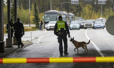 Финска ги затвора граничните премини со Русија