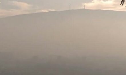 Скопје стигна до позицијата трет најзагаден град во светот, од загаден воздух не се гледа прст пред око